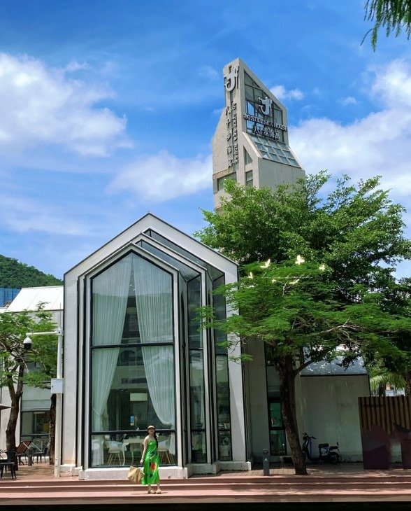 「棲息圖書館」內可以免費看書，也可以點上一杯飲品，享受漫活的一刻。（圖片來源：Lizbeth@小紅書）