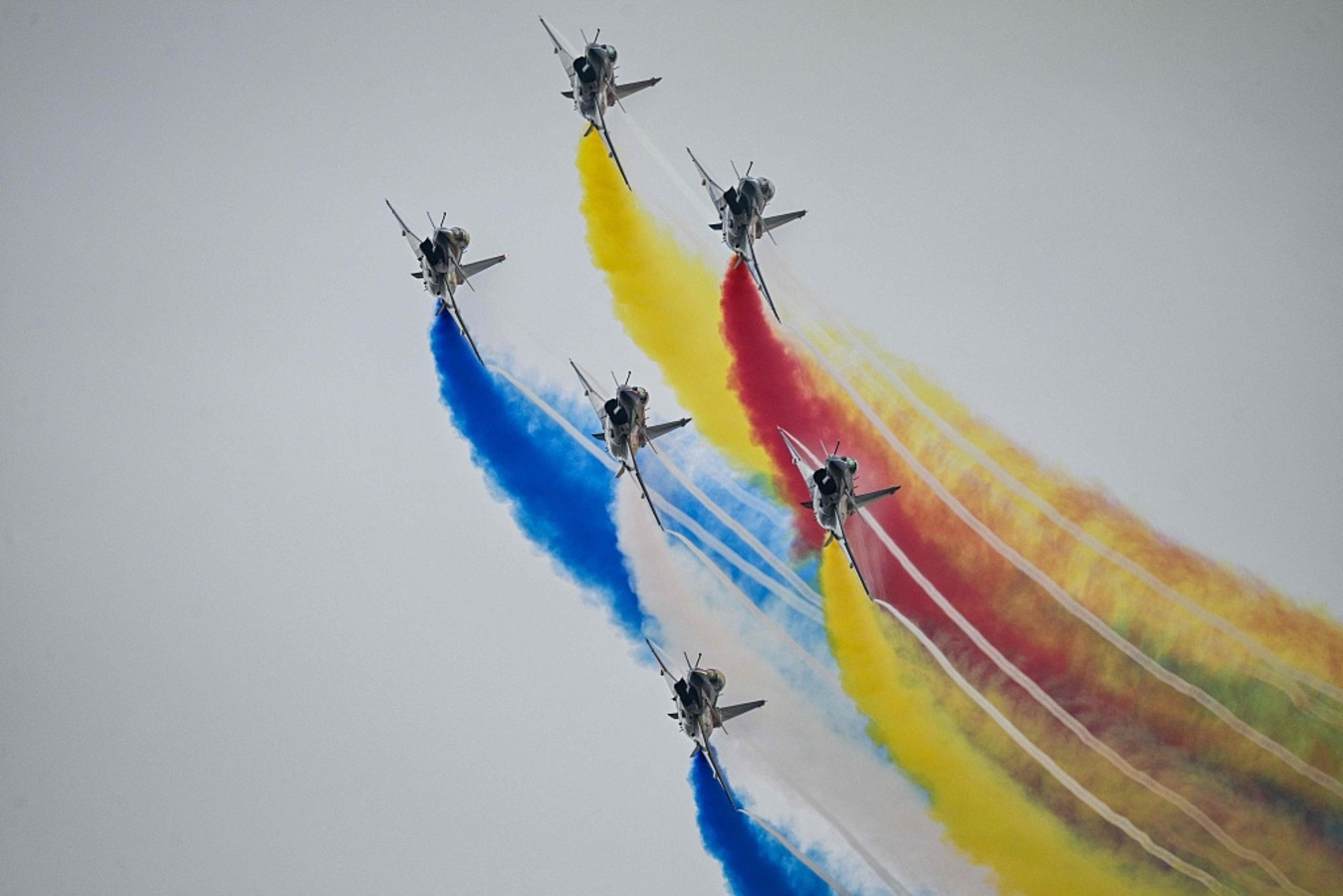 圖1：珠海航展上空軍八一飛行表演隊進行飛行表演（圖片來源：視覺中國）
